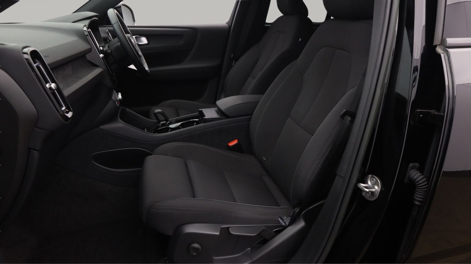 Used Volvo XC40 2023 for sale - 77831591: Photo 14