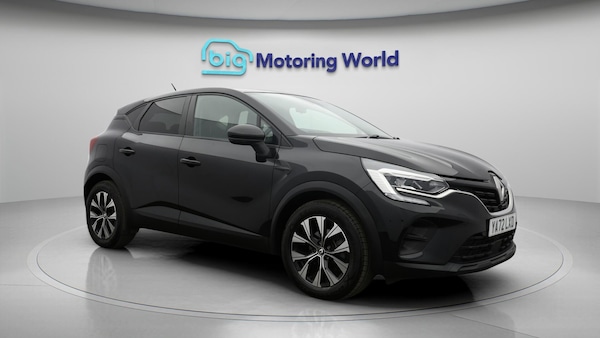 Used Renault Captur 2023 for sale - 76084178: Photo 2