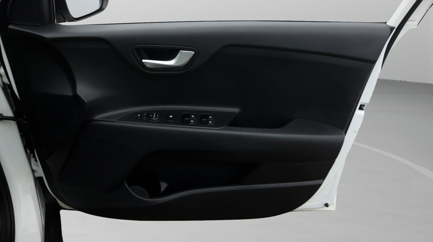 Used Kia Stonic 2023 for sale - 77827225: Photo 15