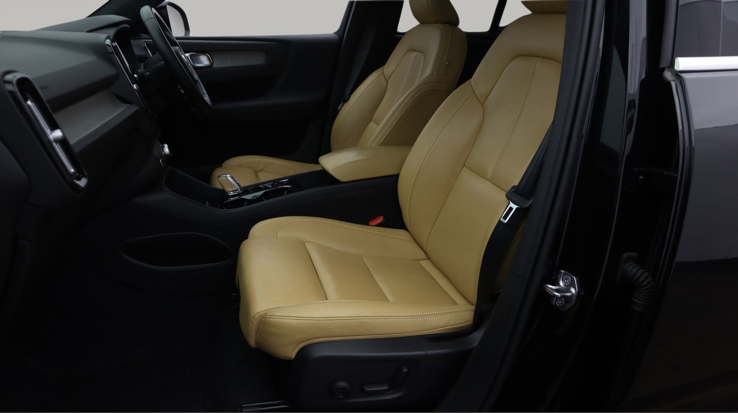 Used Volvo XC40 2021 for sale - 77749678: Photo 14