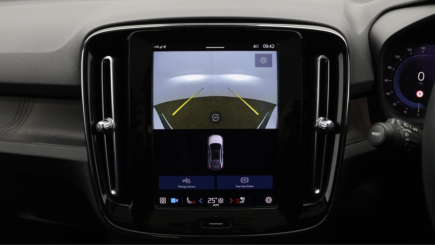 Used Volvo C40 2022 for sale - 76432001: Photo 27