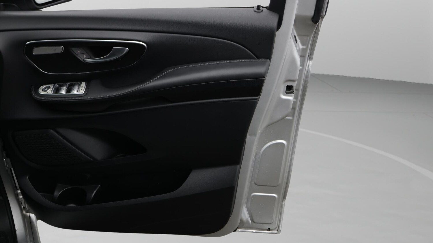 Used Mercedes-Benz V-Class 2023 for sale - 76457594: Photo 16