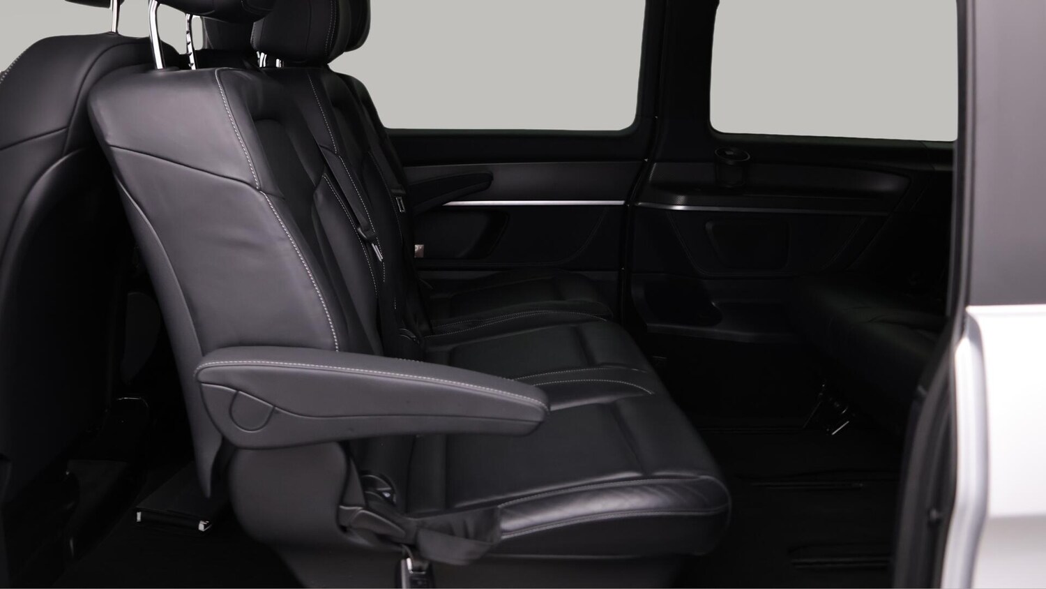 Used Mercedes-Benz V-Class 2023 for sale - 76457594: Photo 17