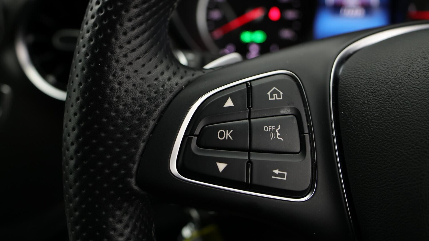 Used Mercedes-Benz V-Class 2023 for sale - 76457594: Photo 25