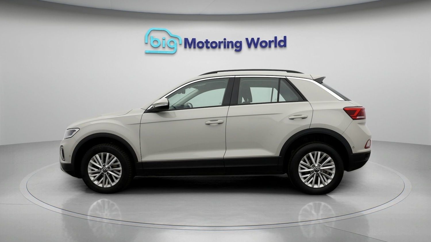 Used Volkswagen T-Roc 2024 for sale - 77204022: Photo 4