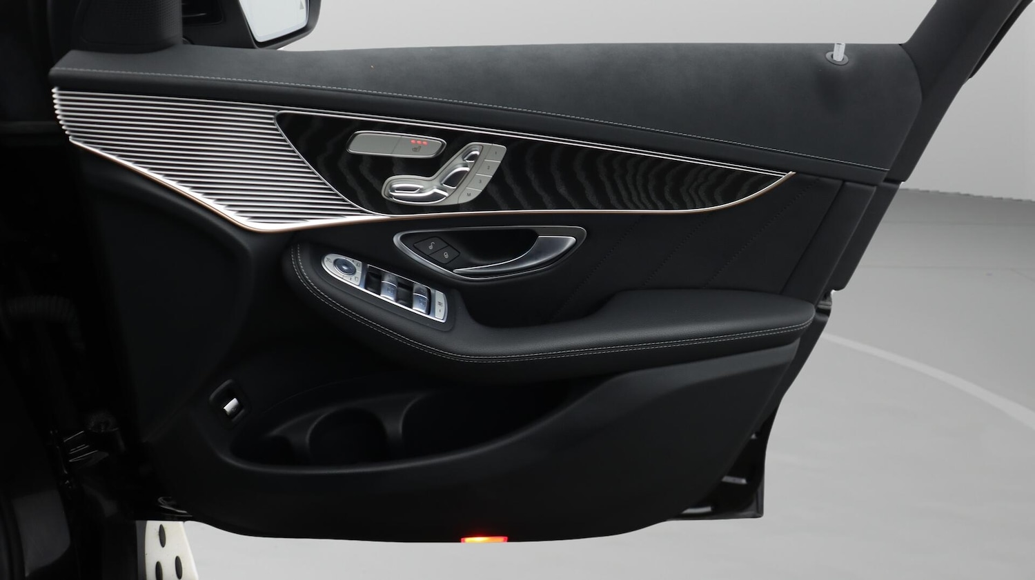 Used Mercedes-Benz EQC 2023 for sale - 76735235: Photo 16