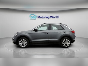 Used Volkswagen T-Roc 2021 for sale - 77809232: Photo