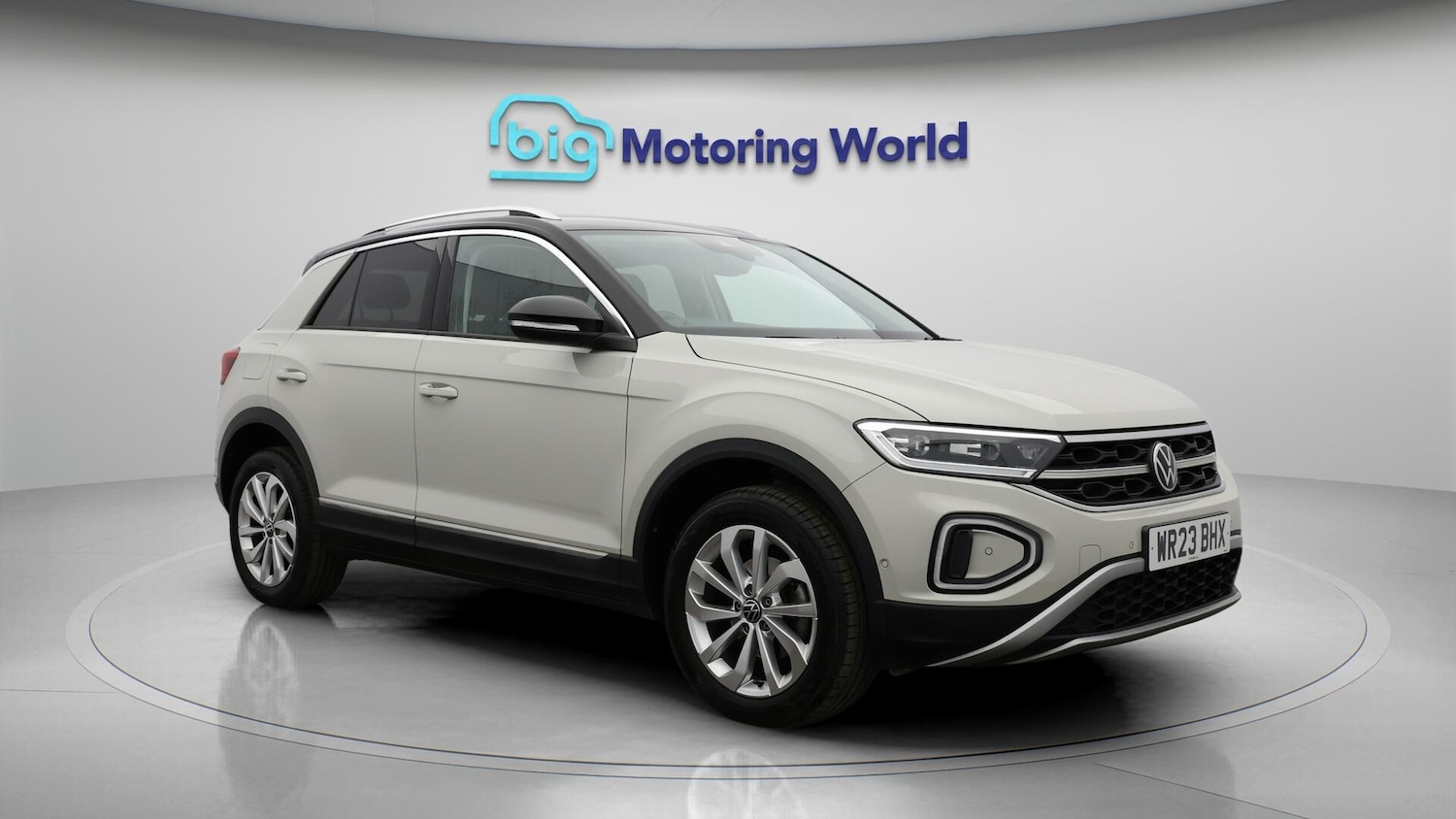 Used Volkswagen T-Roc 2023 for sale - 76715315: Photo 1