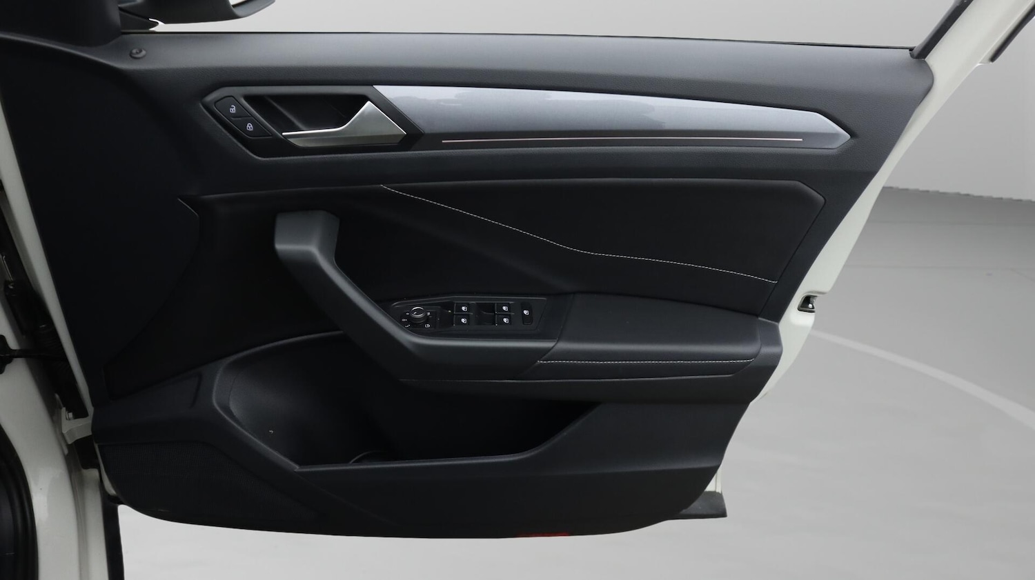 Used Volkswagen T-Roc 2023 for sale - 76715315: Photo 16