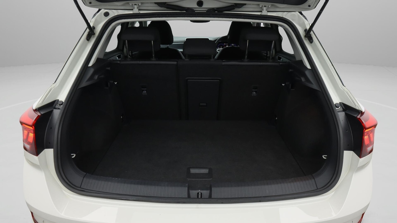 Used Volkswagen T-Roc 2023 for sale - 76715315: Photo 18