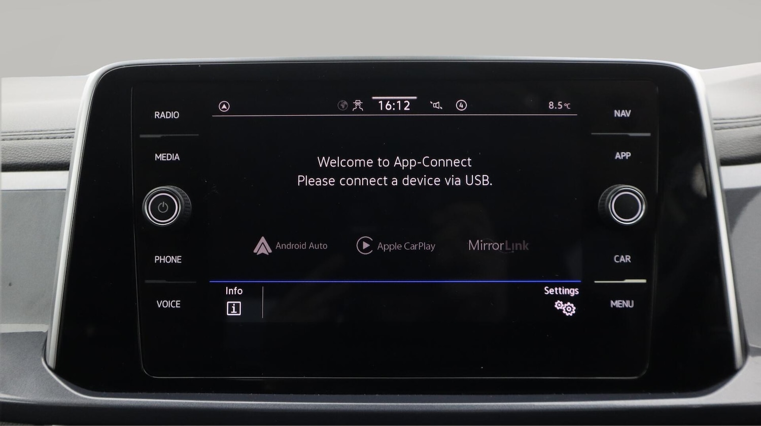 Used Volkswagen T-Roc 2023 for sale - 76715315: Photo 24