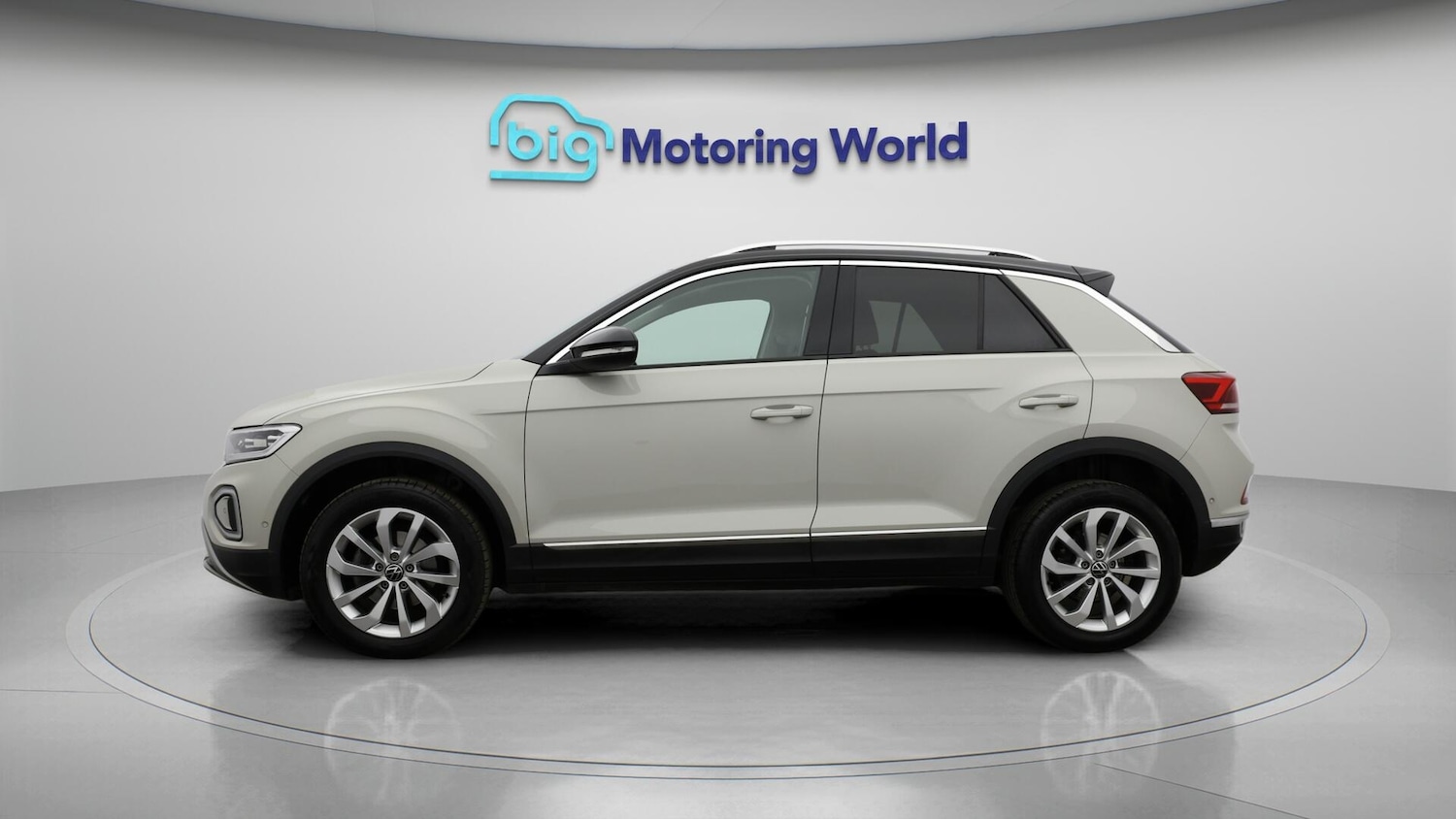 Used Volkswagen T-Roc 2023 for sale - 76715315: Photo 5