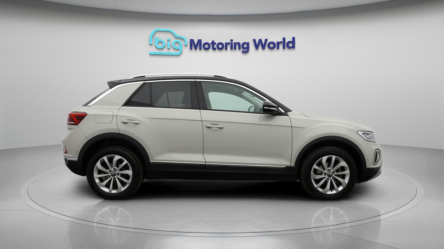 Used Volkswagen T-Roc 2023 for sale - 76715315: Photo 9
