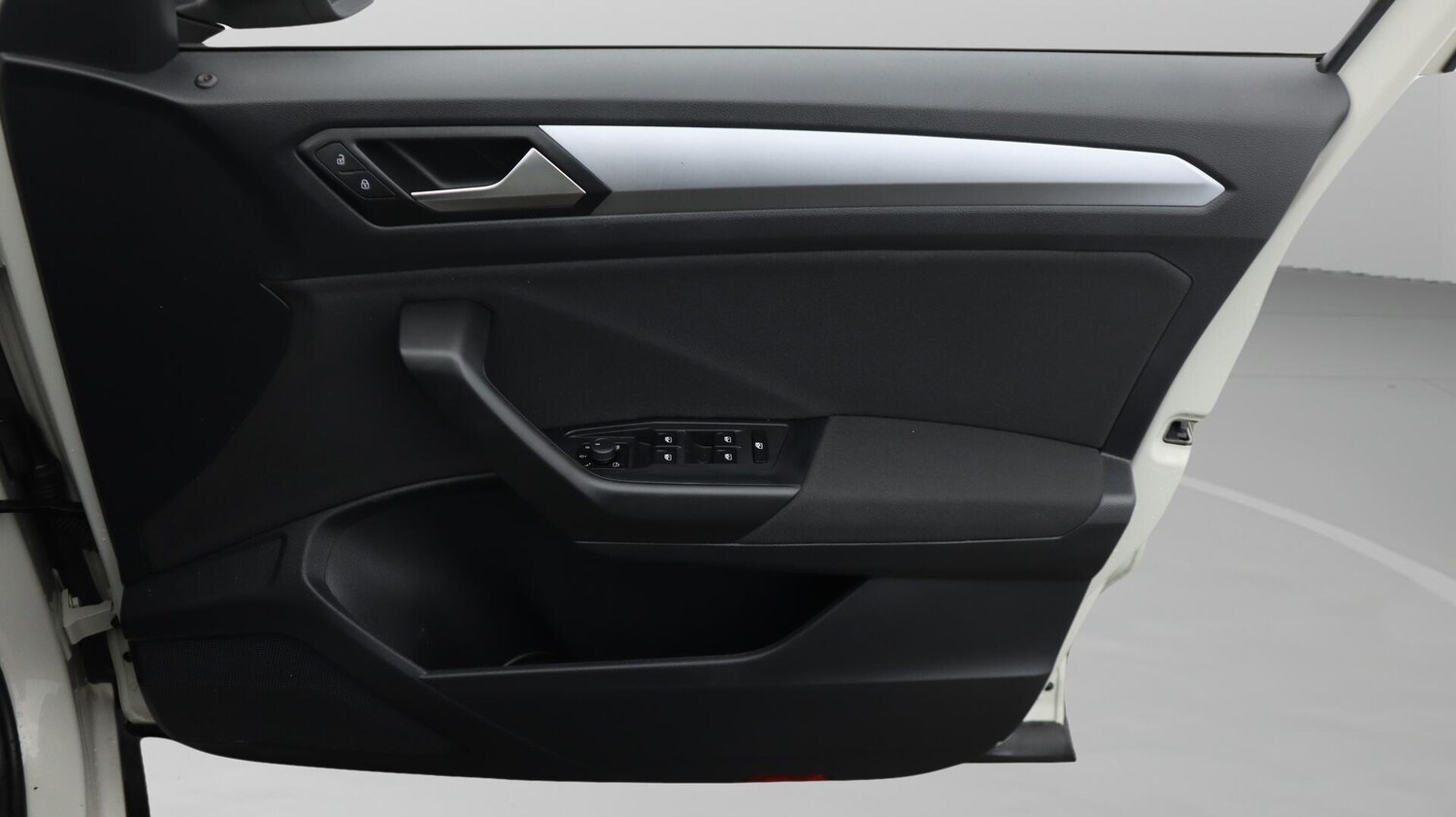 Used Volkswagen T-Roc 2022 for sale - 76550220: Photo 16