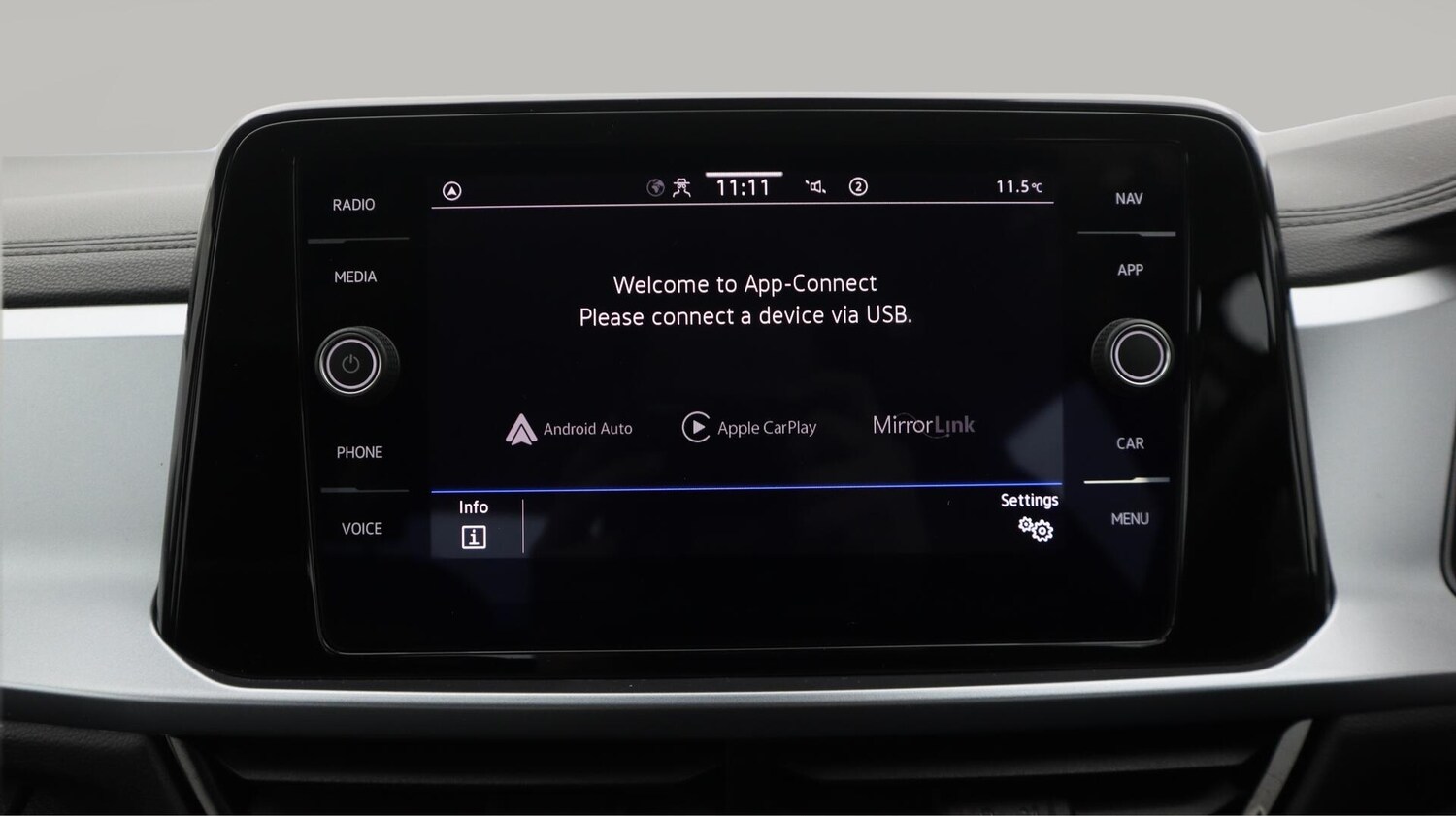 Used Volkswagen T-Roc 2022 for sale - 76550220: Photo 24