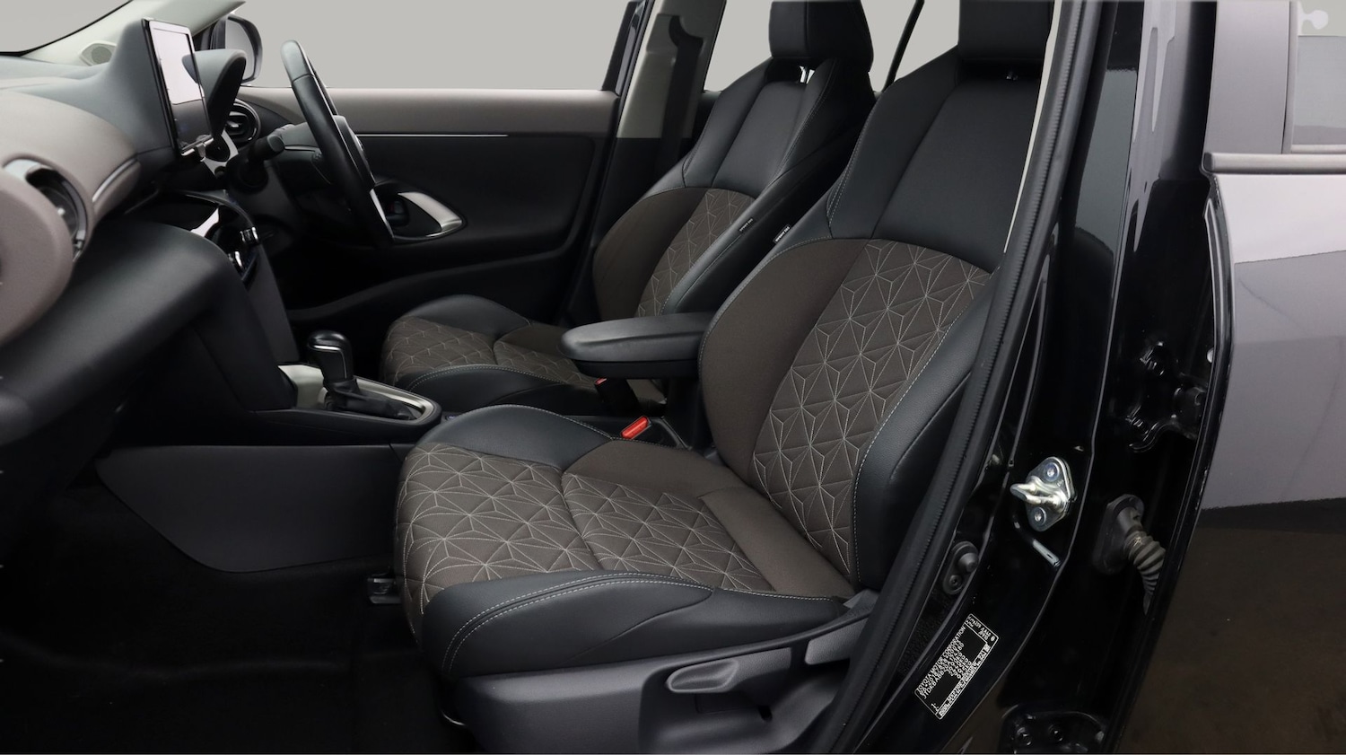 Used Toyota Yaris Cross 2023 for sale - 77591524: Photo 14