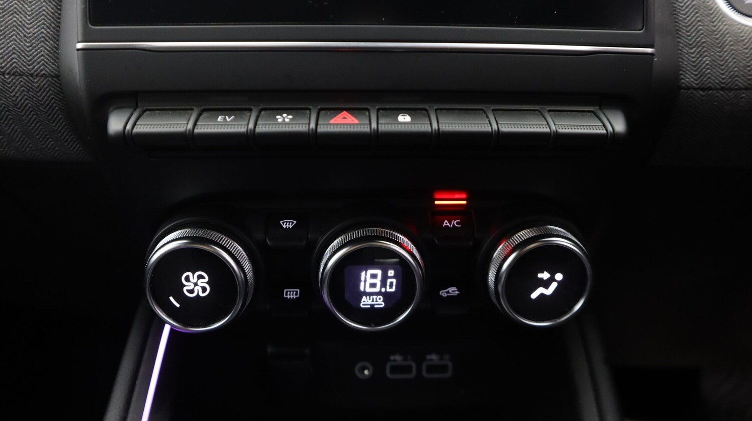 Used Renault Clio 2024 for sale - 77340175: Photo 12