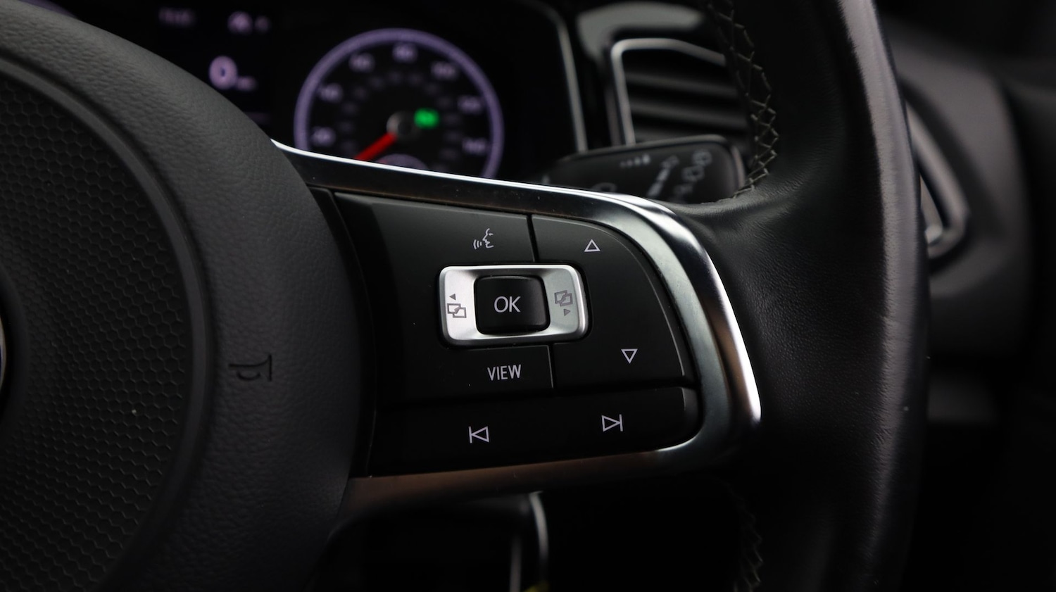 Used Volkswagen T-Roc 2021 for sale - 77536347: Photo 24