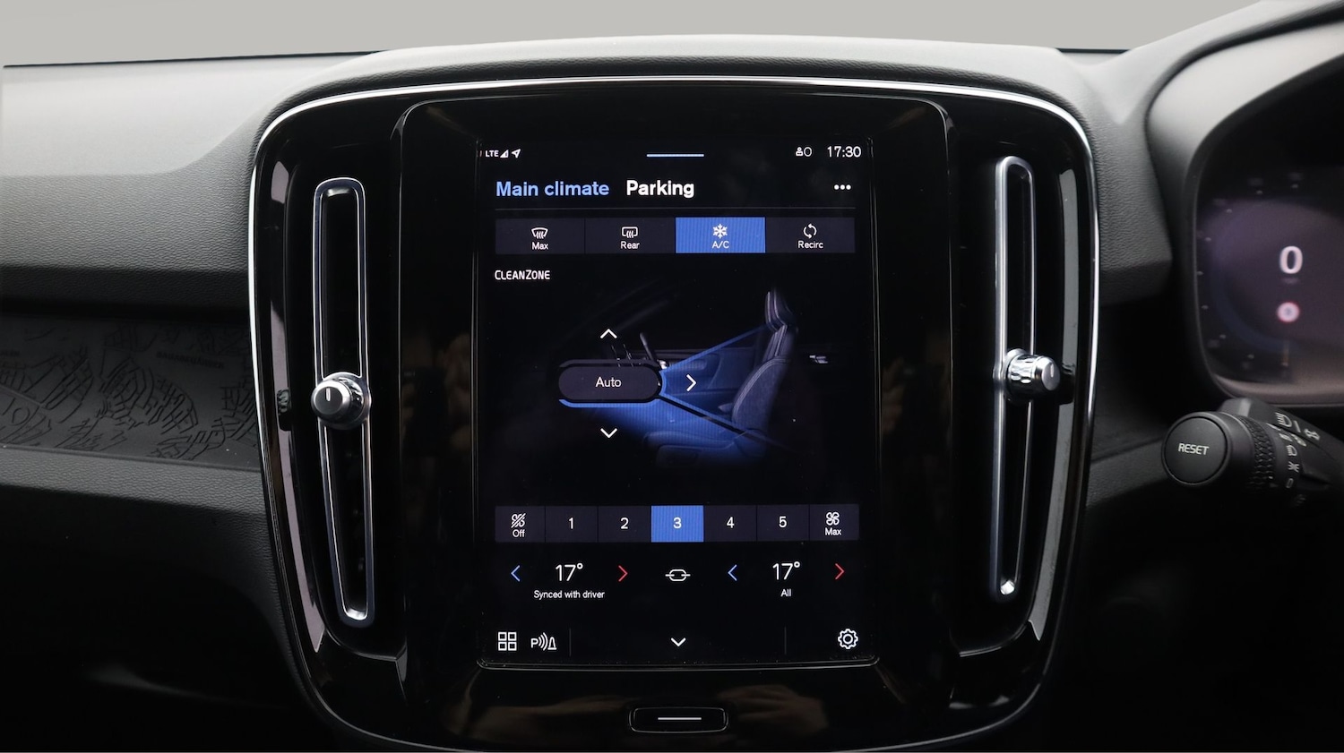 Used Volvo XC40 2023 for sale - 77679845: Photo 12