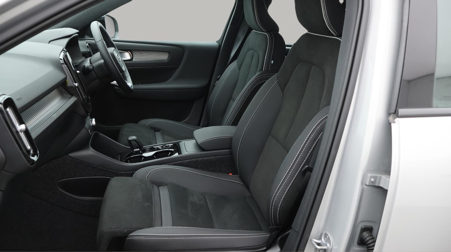 Used Volvo XC40 2024 for sale - 76336474: Photo 15