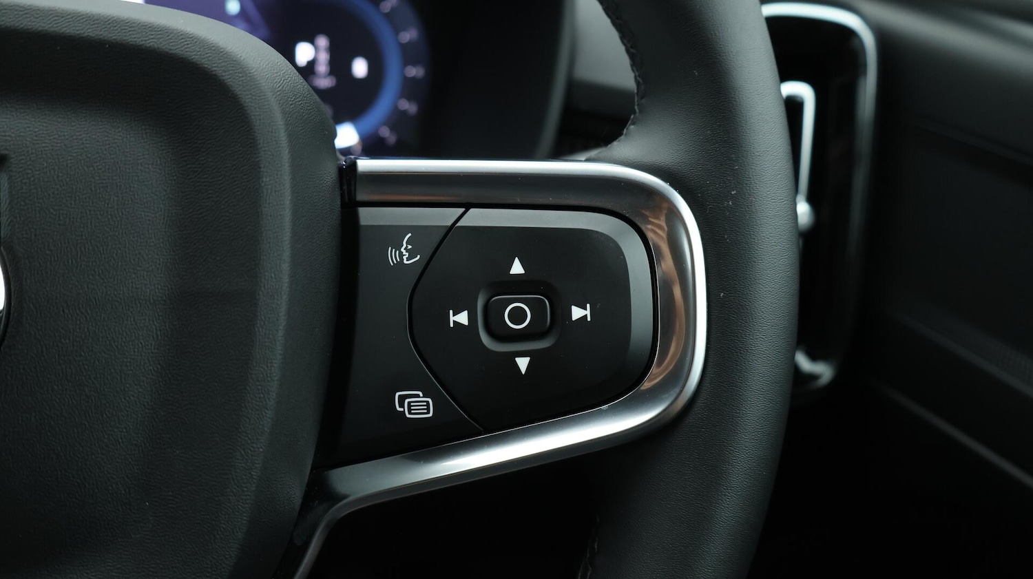 Used Volvo XC40 2024 for sale - 76336474: Photo 25