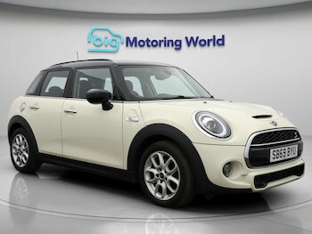 Used MINI Hatch 2019 for sale - 76906223: Photo
