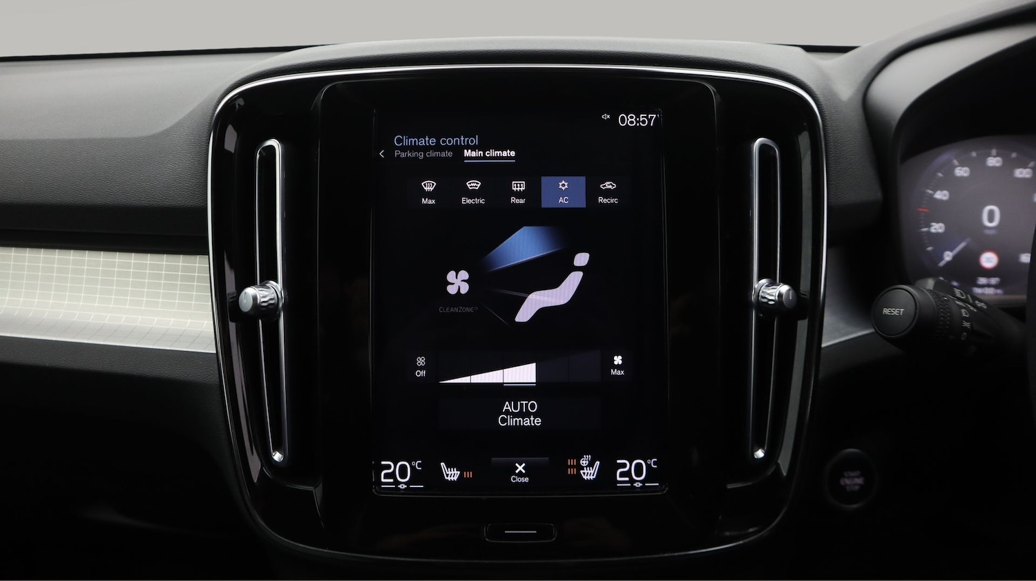 Used Volvo XC40 2023 for sale - 77225642: Photo 12