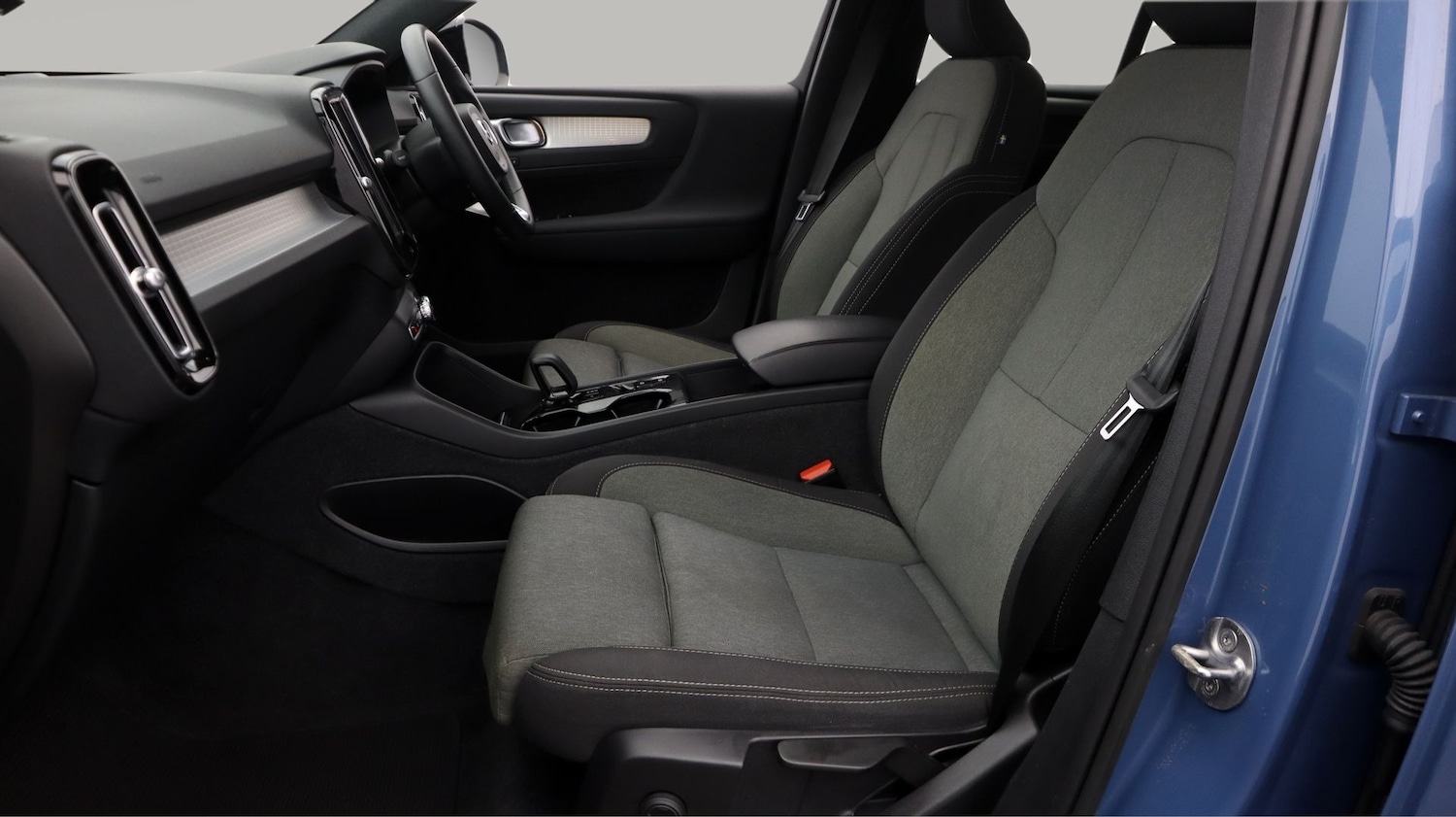 Used Volvo XC40 2023 for sale - 77225642: Photo 14