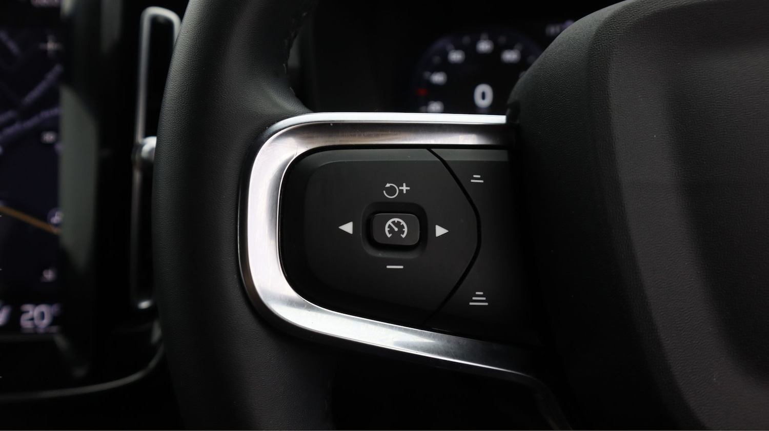 Used Volvo XC40 2023 for sale - 77225642: Photo 21