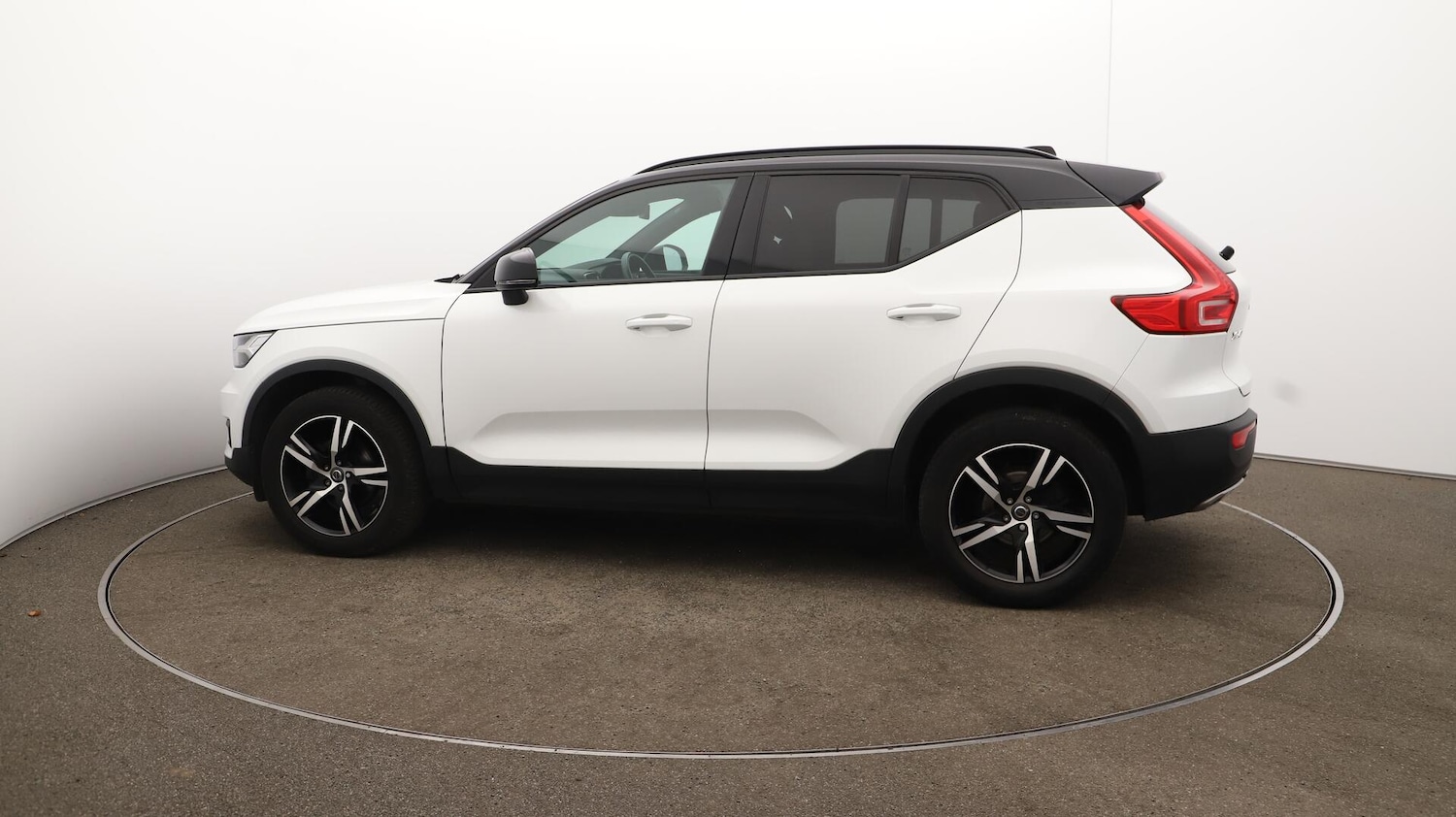 Used Volvo XC40 2019 for sale - 76398105: Photo 57