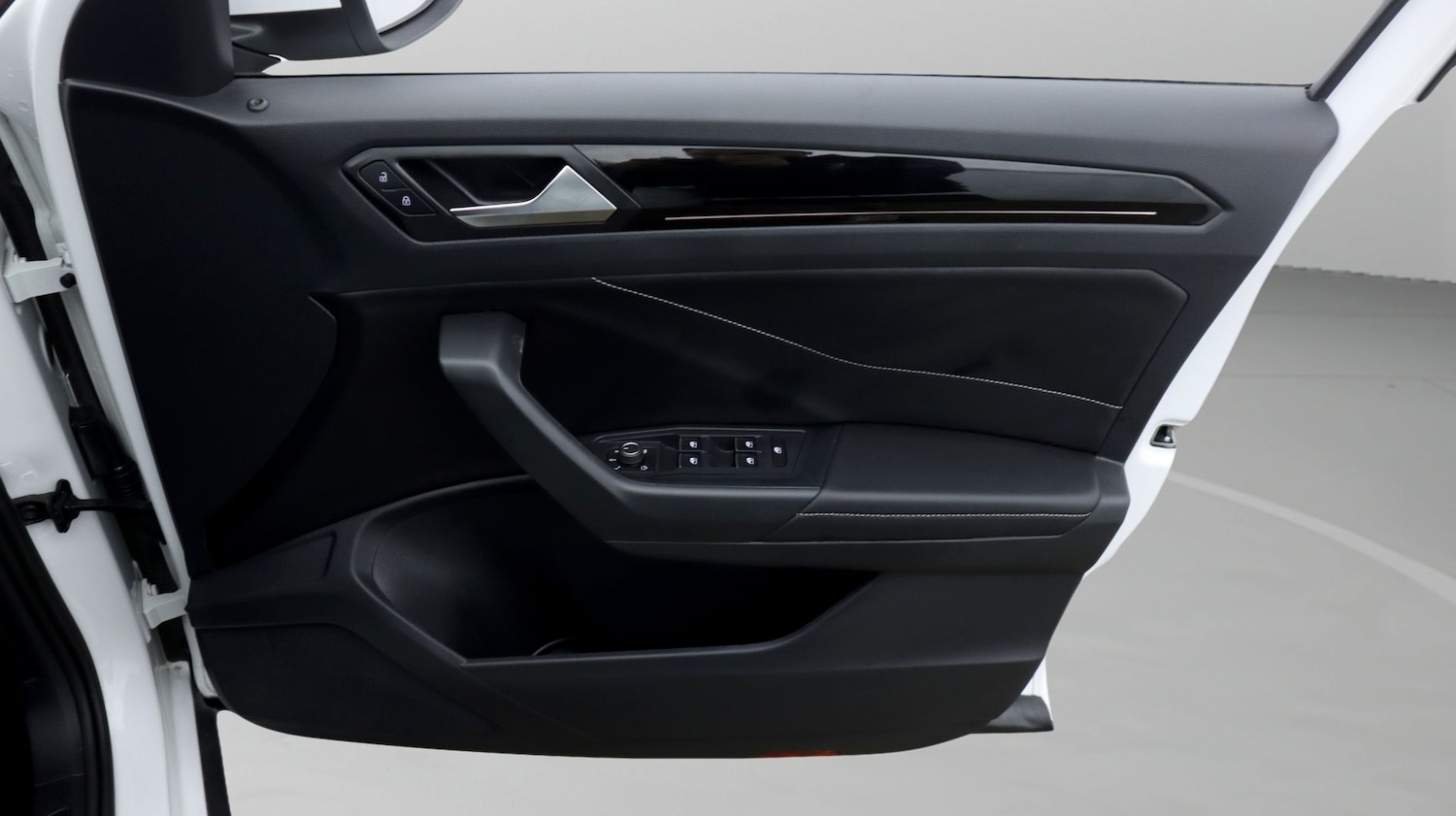 Used Volkswagen T-Roc 2024 for sale - 78199064: Photo 15