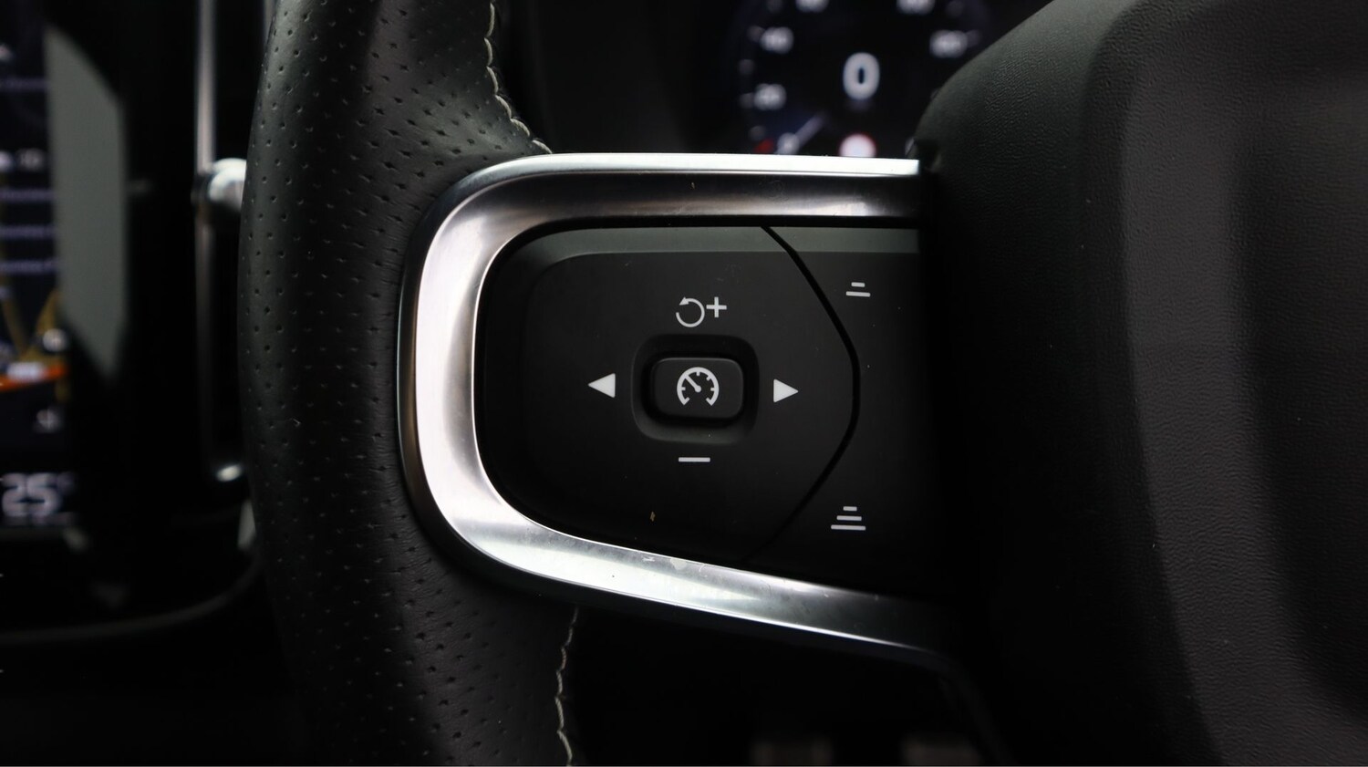 Used Volvo XC40 2020 for sale - 77207261: Photo 23