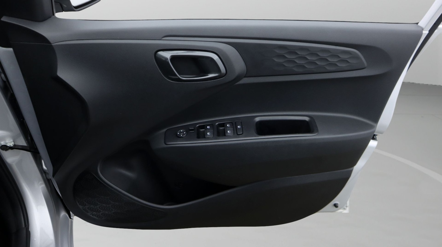 Used Hyundai i10 2023 for sale - 77764313: Photo 15