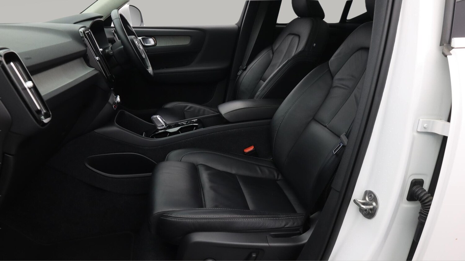 Used Volvo XC40 2021 for sale - 76646161: Photo 15