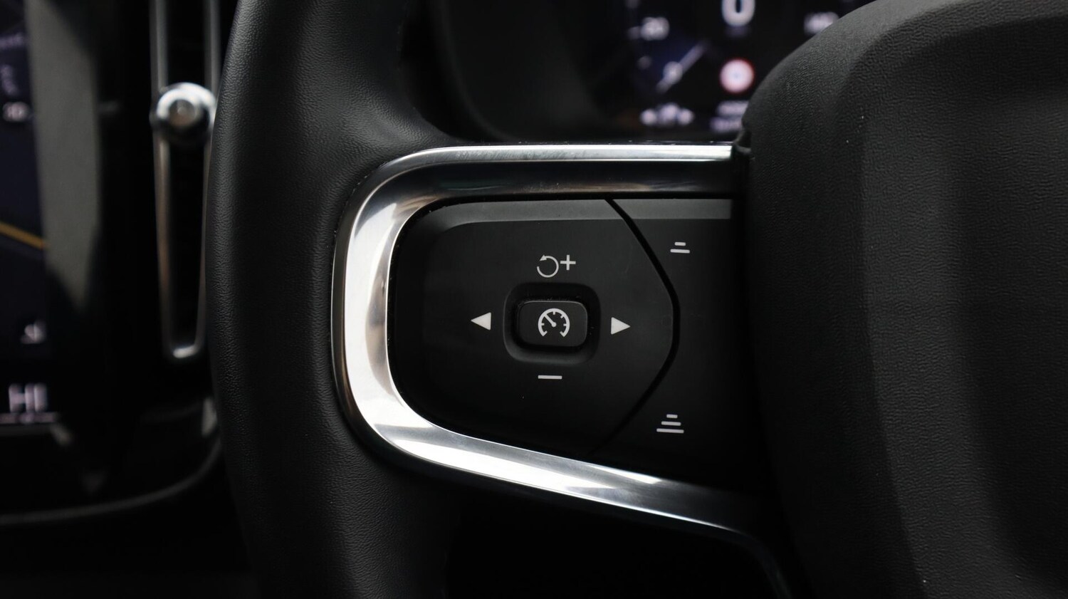 Used Volvo XC40 2021 for sale - 76646161: Photo 25