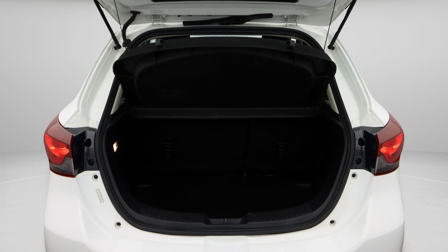 Used Mazda Mazda2 2023 for sale - 77453699: Photo 17