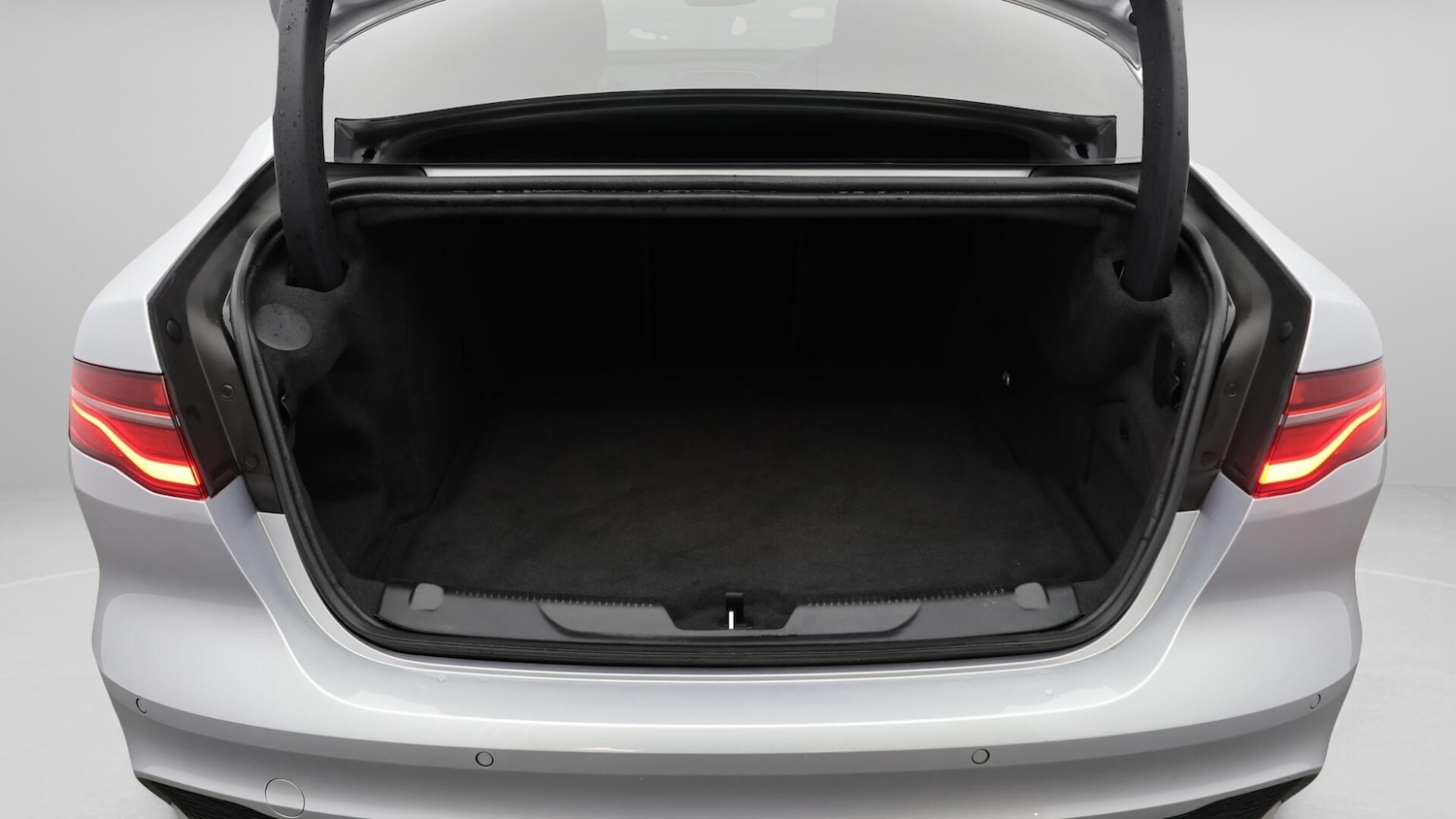 Used Jaguar XE 2021 for sale - 76349091: Photo 18