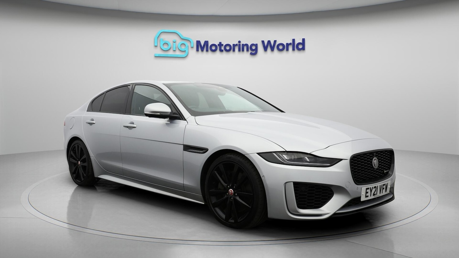 Used Jaguar XE 2021 for sale - 76349091: Photo 2