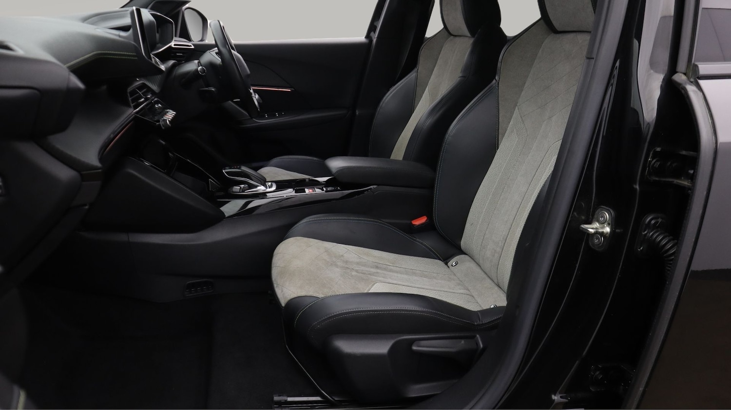 Used Peugeot 2008 2021 for sale - 77970797: Photo 14