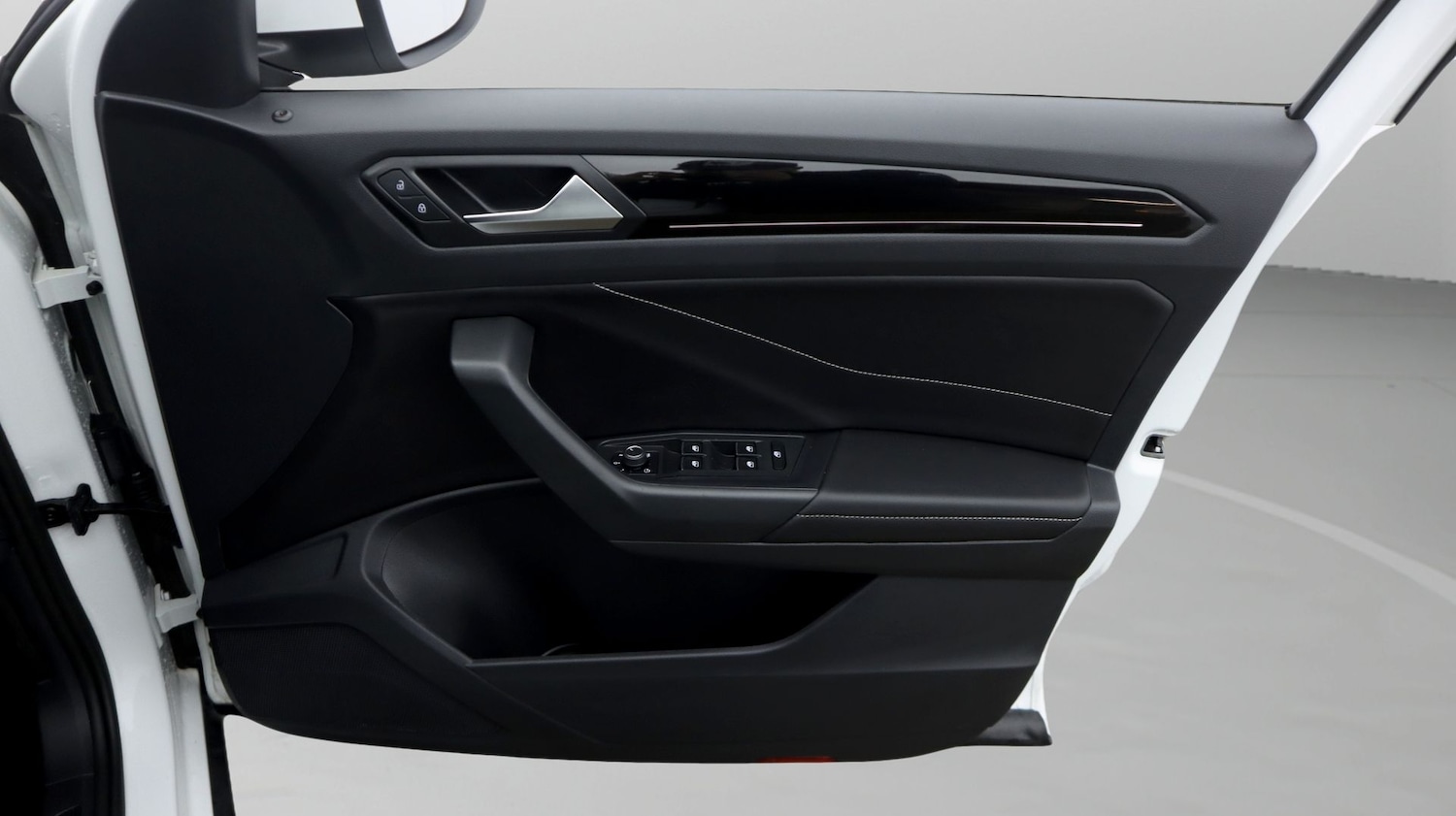 Used Volkswagen T-Roc 2024 for sale - 77342782: Photo 15