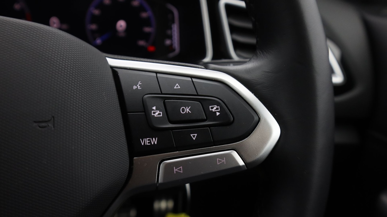 Used Volkswagen T-Roc 2024 for sale - 77342782: Photo 24