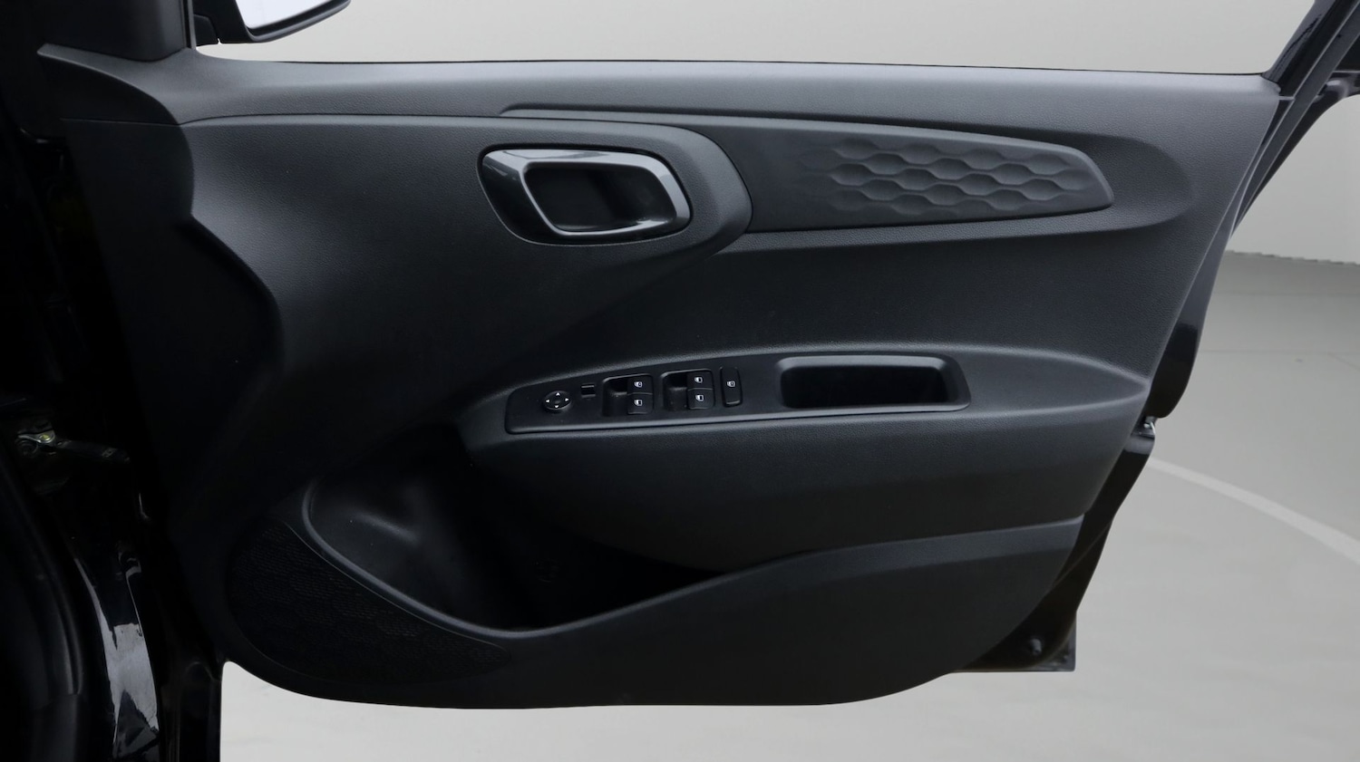 Used Hyundai i10 2023 for sale - 77762894: Photo 15