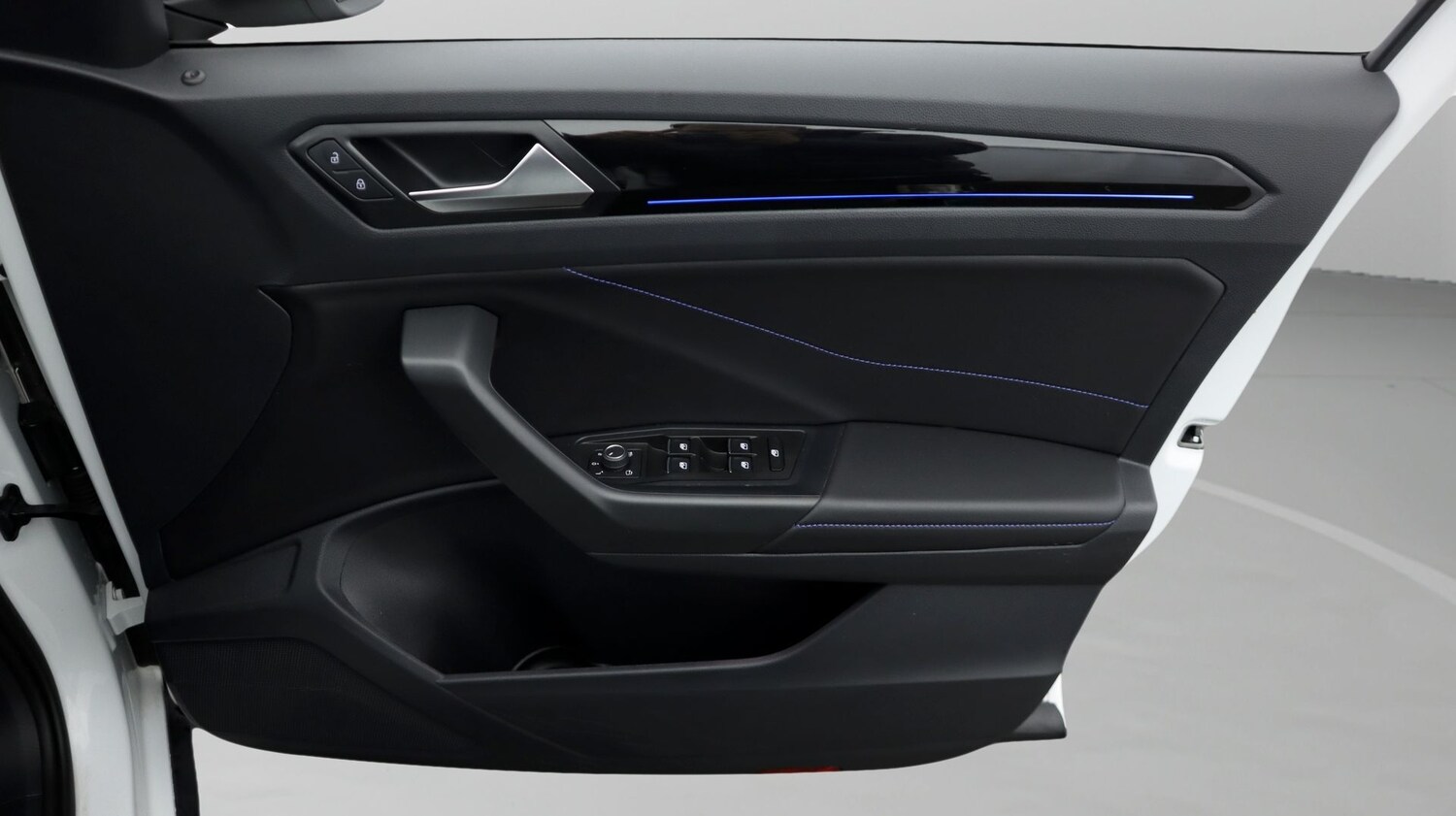 Used Volkswagen T-Roc 2023 for sale - 77204861: Photo 15