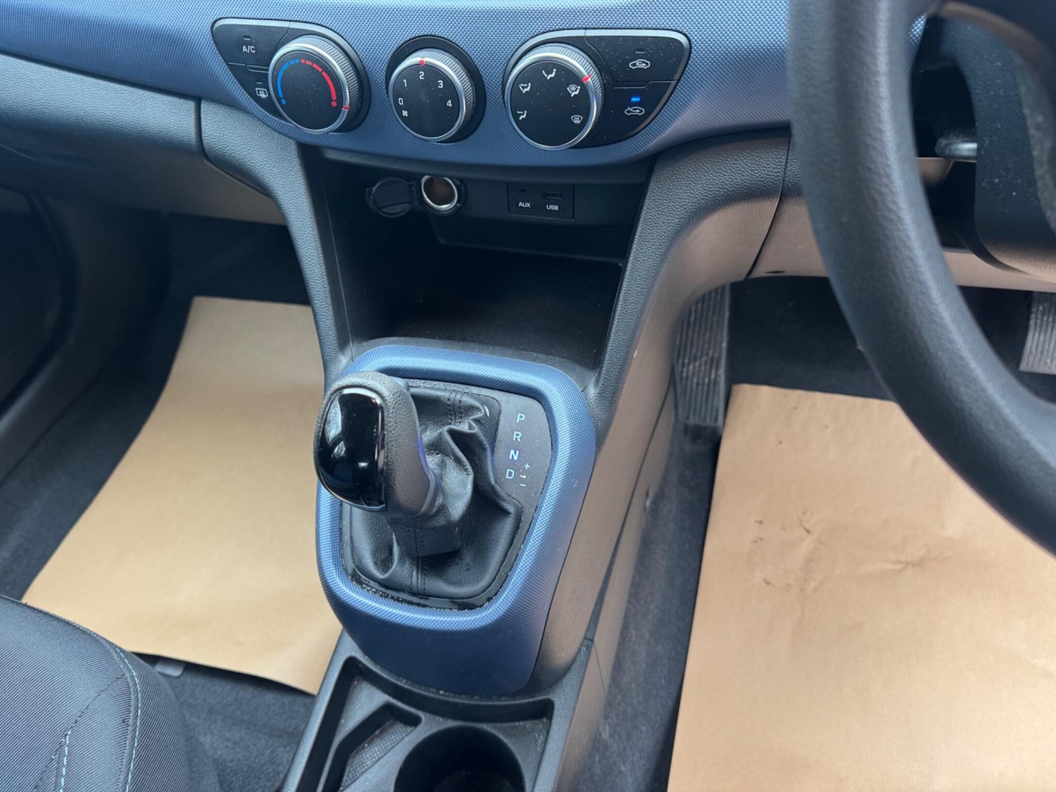 Used Hyundai i10 2014 for sale - 77762489: Photo 9