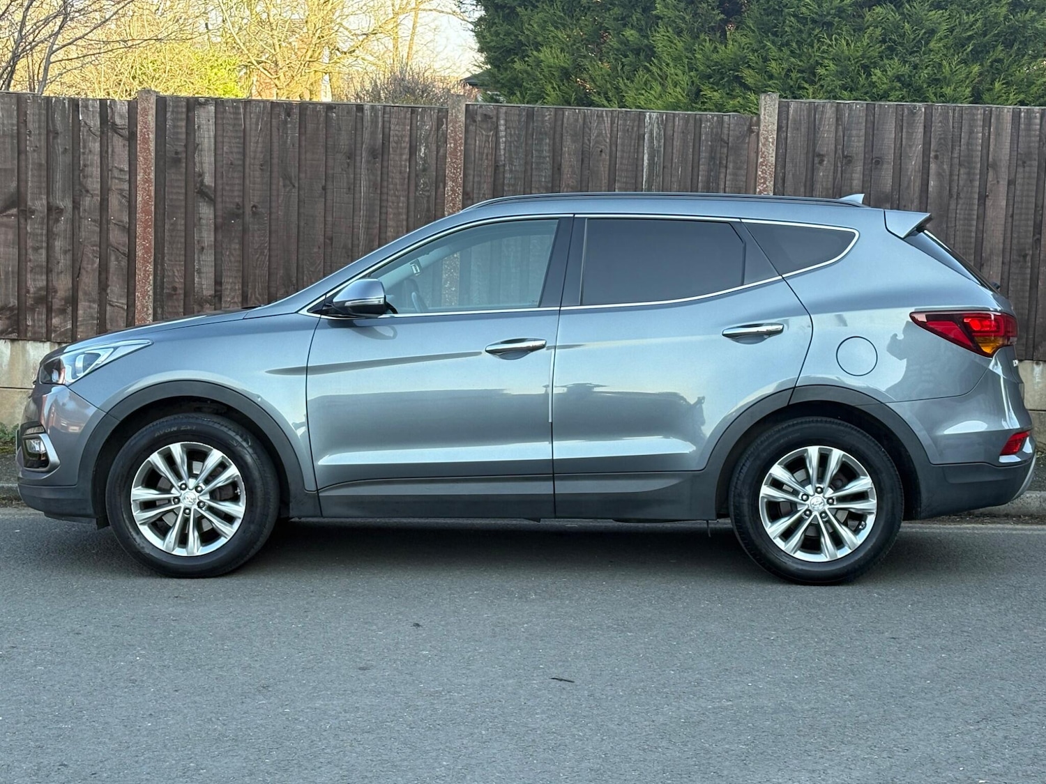 Used Hyundai Santa Fe 2017 for sale - 77942453: Photo 3