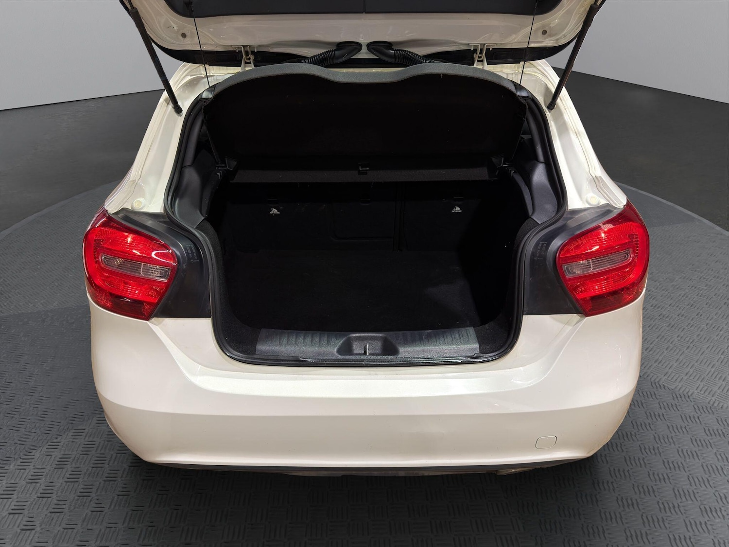 Used Mercedes-Benz A-Class 2013 for sale - 77764003: Photo 14