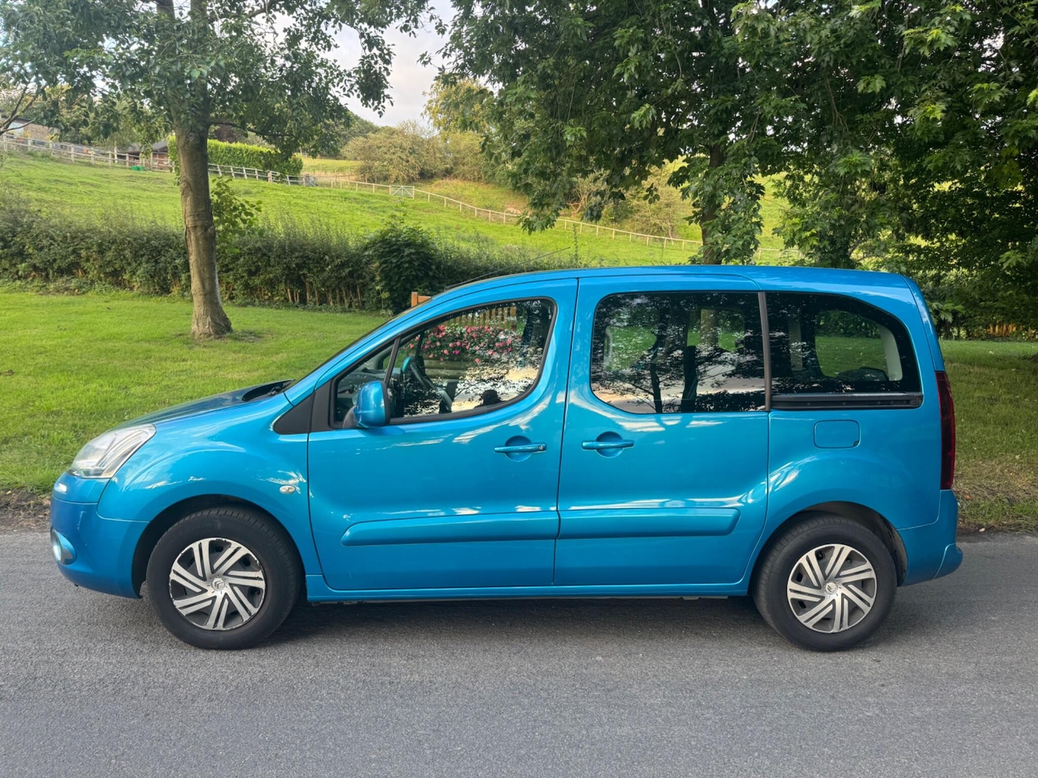 Used Citroen Berlingo 2014 for sale - 77762529: Photo 2