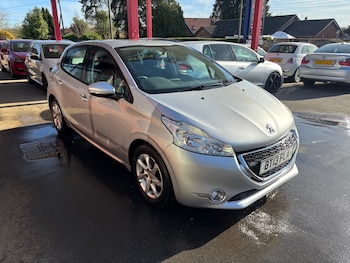 Used Peugeot 208 2013 for sale - 78144811: Photo