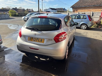 Used Peugeot 208 2013 for sale - 78144811: Photo