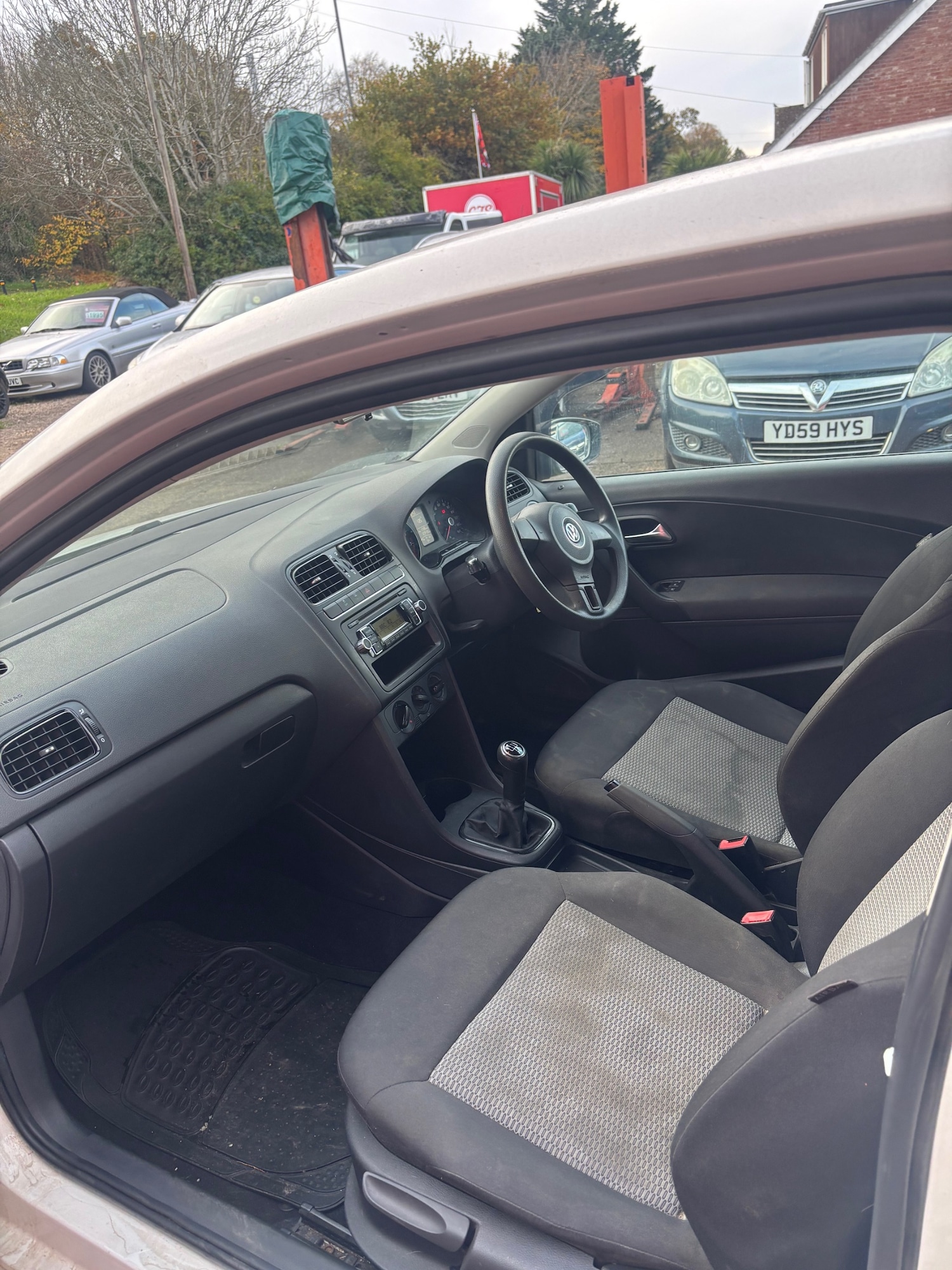 Used Volkswagen Polo 2010 for sale - 76526468: Photo 3